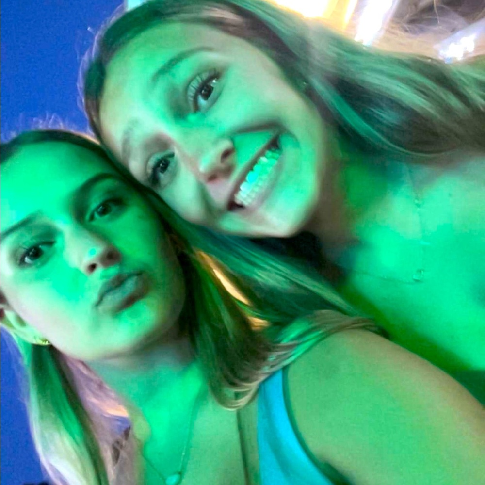 Meet your Posher, Chloe